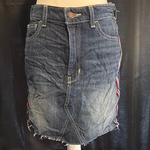 Hollister, NWT, Denim Skirt with Frayed Hem, sz 5 w27